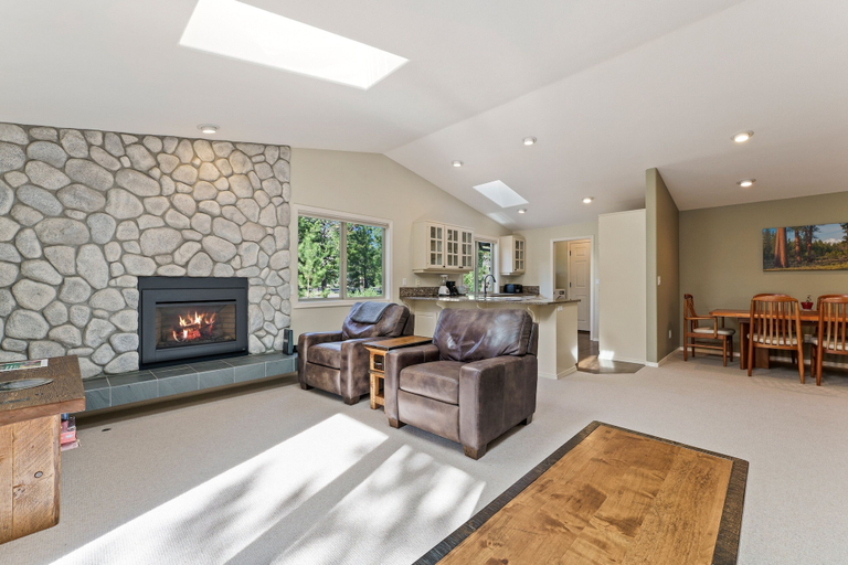 Primary image, 6 Dutchman 3 Bedroom Home, Deschutes