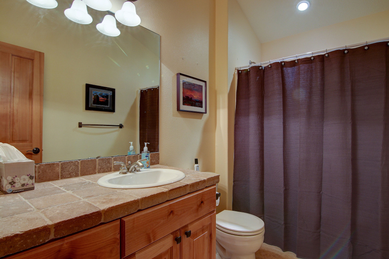 Bathroom 3, Wild Meadow 30 Day Minimum 4 Bedroom Home by RedAwning, Deschutes