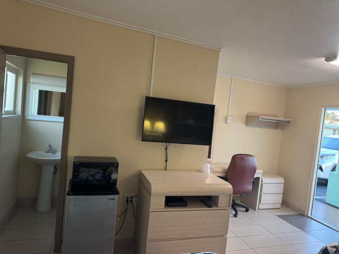 3, American Inn, Brevard