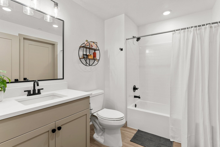 Bathroom 3, Pinyon Pines #103 2 Bedroom Condo, Washington