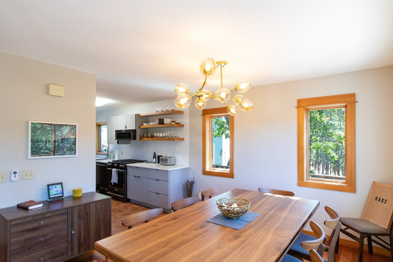 Dining, The Oaks Home features Private Disc Golf Course by RedAwning, Klickitat