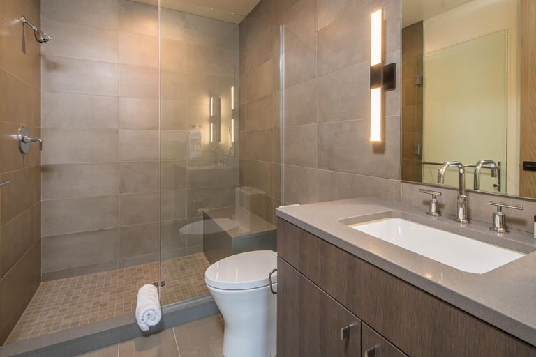 Bathroom 3, 202 Lakelodge 4 Bedroom Condo, Madison