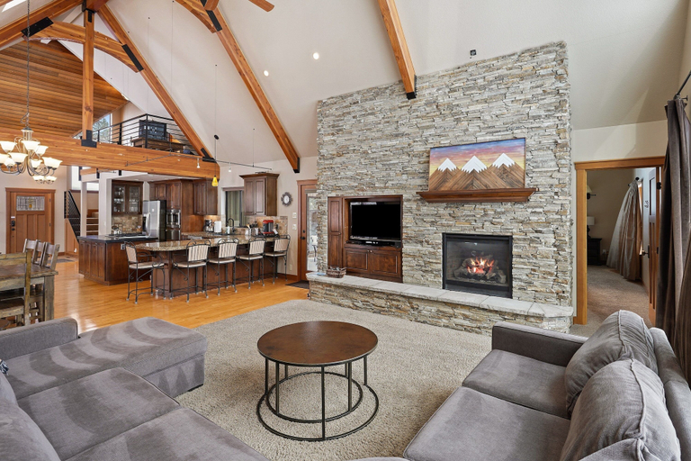 Others 1, 8 Mt Baker Home with Hot Tub by RedAwning, Deschutes
