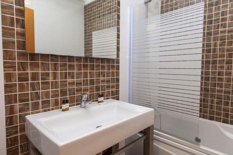 Bathroom 4, A04 - Large Modern 1 bed Apartment with Pool, Lagos