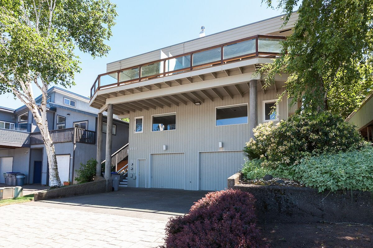 Exterior, Riverdell Condo feature Floor Heating and Gas Grill by RedAwning, Hood River