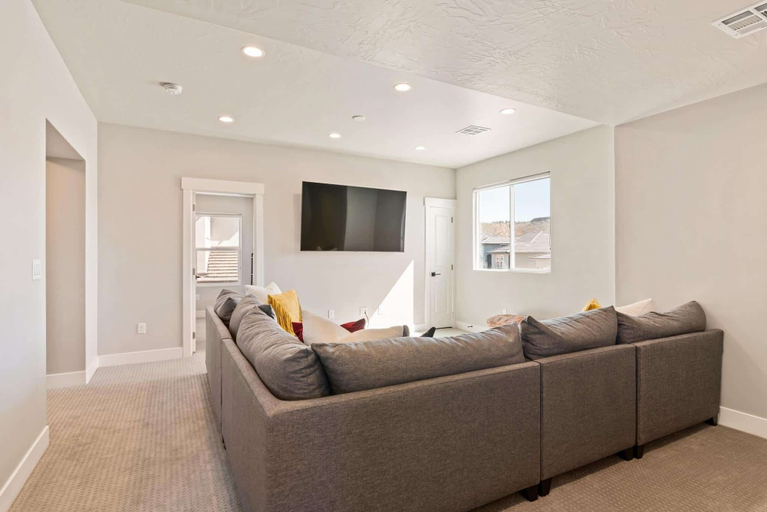 Living area 3, Paseos Poolhouse by RedAwning, Washington