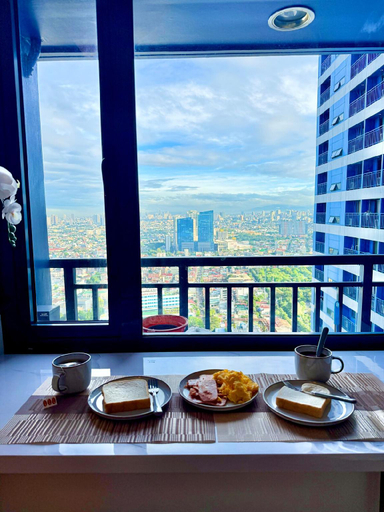 Food & Drinks 5, Palanan Houses, Makati City