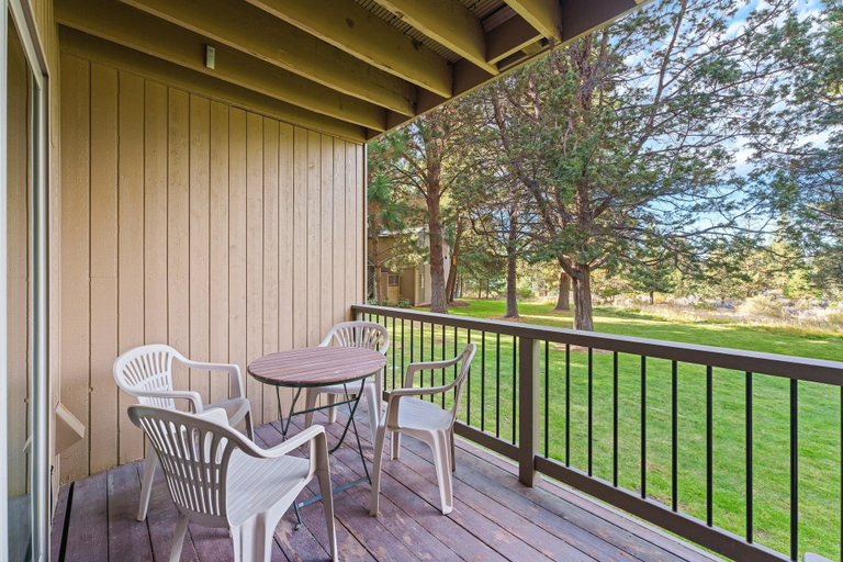 Outdoor dining, Ski Condo 138 1 Bedroom Condo, Deschutes