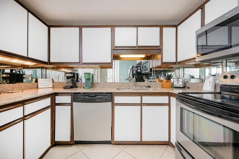 Private kitchen 4, Phoenix Viii 8802 2 Bedroom Condo, Baldwin