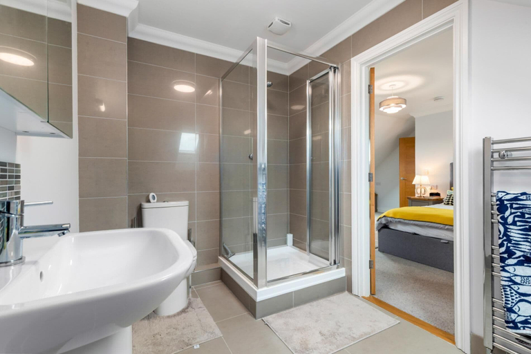 Bathroom, Ty Tywod 3 Bedroom Cottage Tenby, Pembrokeshire