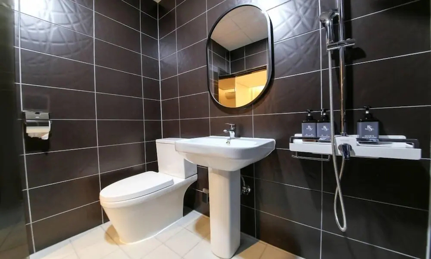 Bathroom 5, Kyungsung Yeogwan, Chuncheon