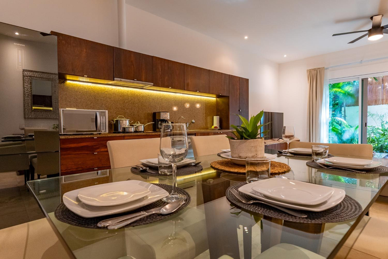 Food & Drinks 5, Papaya 15 Apartments, Cozumel