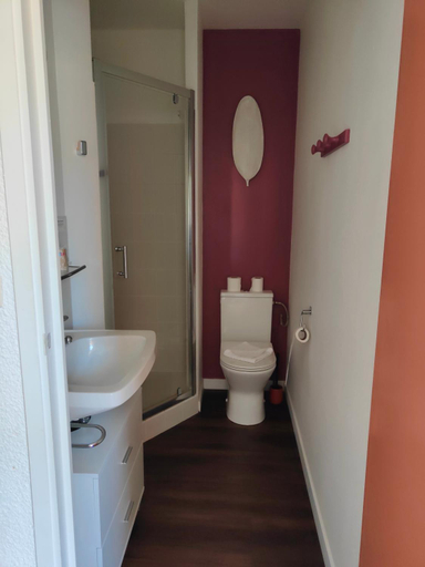 Bathroom 3, Hotel Au Val Doré, Puy-de-Dôme