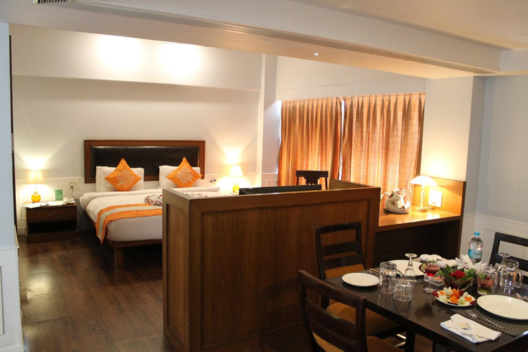 Bedroom 3, Krishna Inn - Royal Hotels, Kolhapur