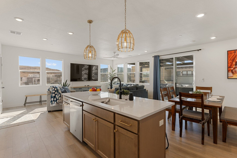 Interior 2, Red Rock Lagoon 3 Bedroom Condo, Washington