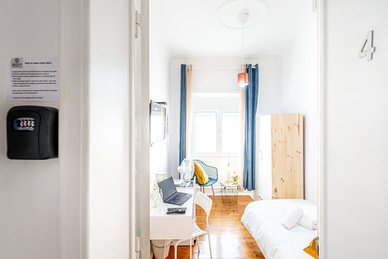 Room 2, April Square Guesthouse by Lisbon with Sintra, Amadora
