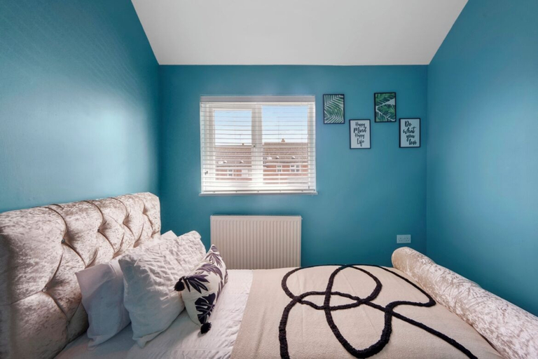 Bedroom 3, House - Sleeps 8 - Hot tub - Parking - Garden, Kent