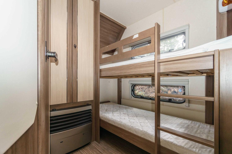 Bedroom 2, Urlaub im Wohnwagen - mitten im Wald, Vorpommern-Greifswald