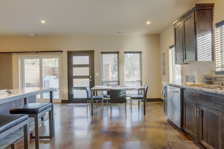 Dining 5, Urban Roundabout 2 Bedroom Home by RedAwning, Deschutes