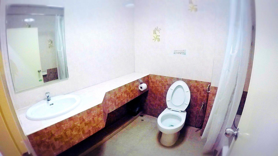Bathroom 3, P.A. Ville Hotel, Muang Nakhon Sawan