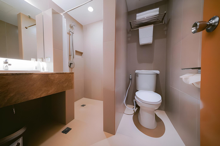 Bathroom 5, Palm Hotel Manila, Manila City