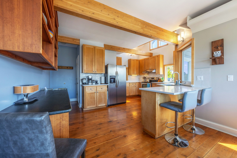 Private kitchen 4, Grandview 3 Bedroom Home by RedAwning, Klickitat