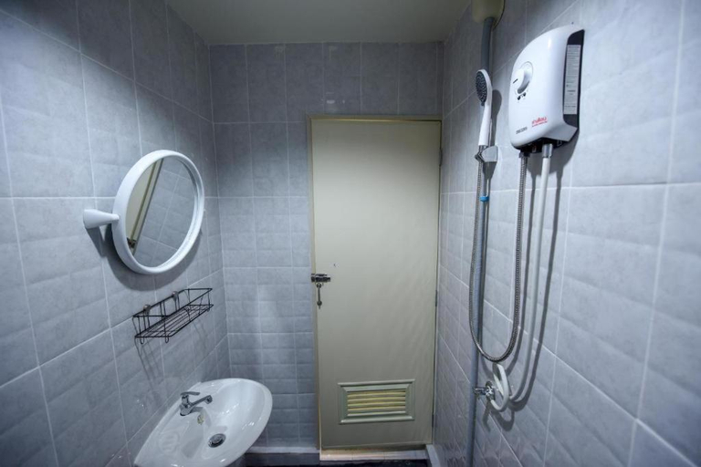 Bathroom 4, Kitty Guesthouse, Mueang Krabi