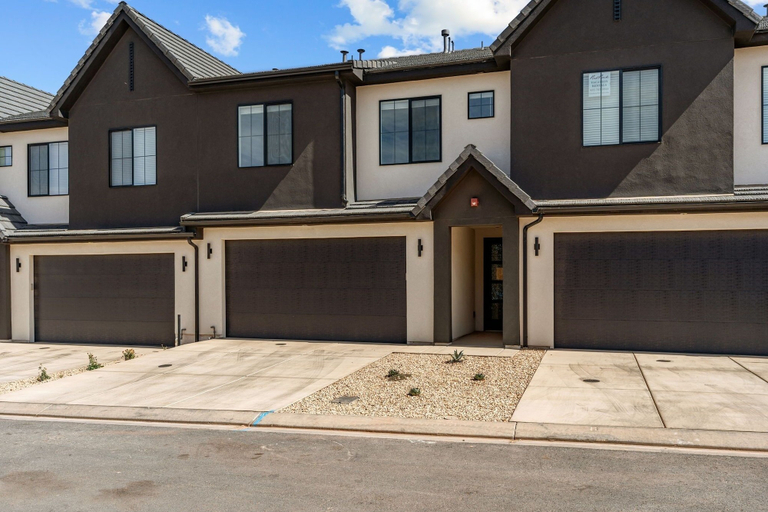 Exterior 4, Sand Hollow Serenity 4 Bedroom Townhouse, Washington
