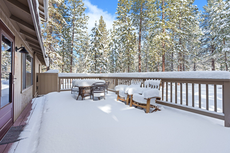 Terrace/patio, 8 East Butte Ln 3 Bedroom Home, Deschutes