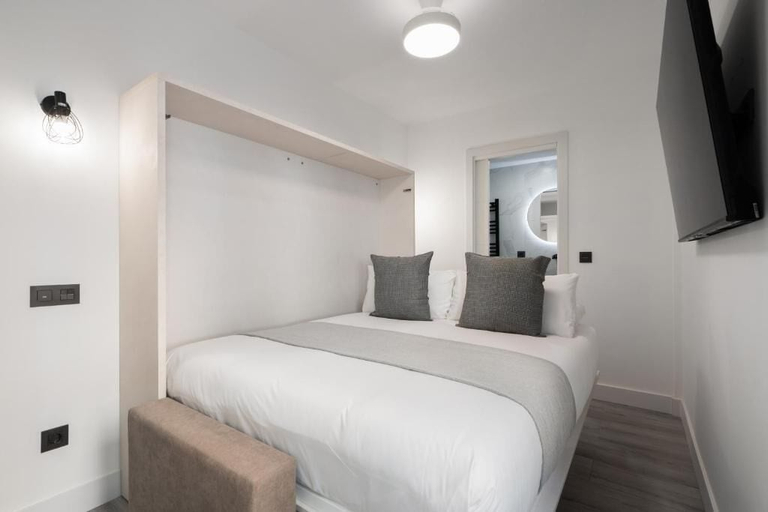 Room 4, Dobo Pinto Castillo, Madrid