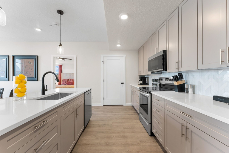Private kitchen 3, Some Like It Haute 2 Bedroom Condo, Washington