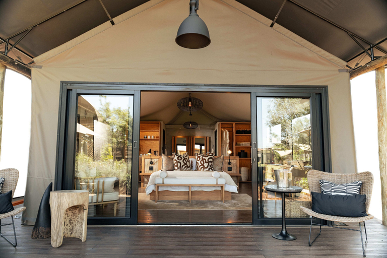 Terrace/patio 2, Nzovu Rundu Luxury Camp, Kalomo