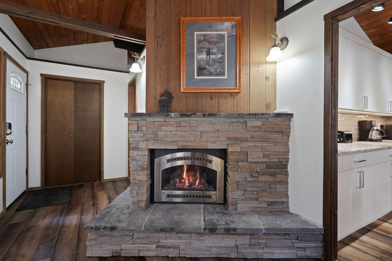 Interior 3, 3 Killdeer Lane Pet Friendly Home 3 Minutes Walk from SHARC by RedAwning, Deschutes