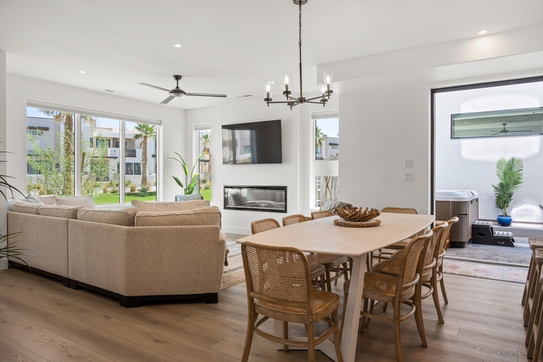 Primary image, Sunstone 6 Bedroom Home, Washington