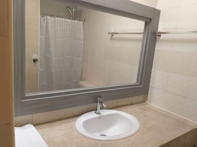 Bathroom, Hotel Midori Davao, Davao City