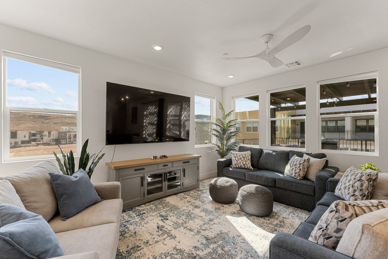Living area 4, Red Rock Lagoon 3 Bedroom Condo, Washington