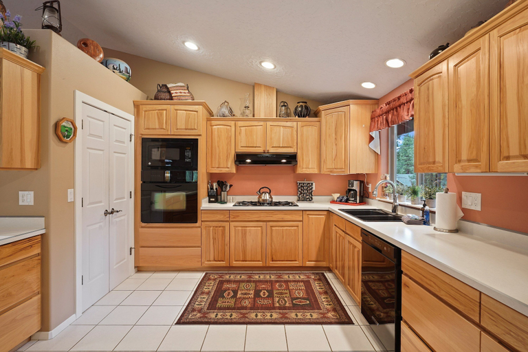 Primary image, 16 Jillian 4 Bedroom Home by RedAwning, Deschutes
