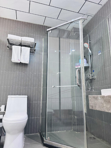 Bathroom 3, Thank Inn Plus Hotel Xiangyang East Railway Station, Xiangfan