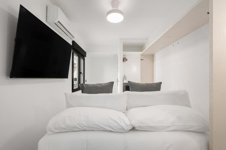 Room 3, Dobo Pinto Castillo, Madrid