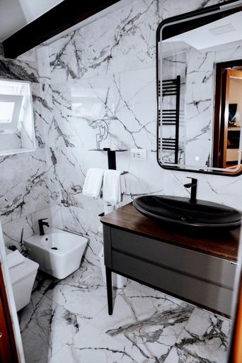 Bathroom 3, Hotel Tradita, Shkodrës