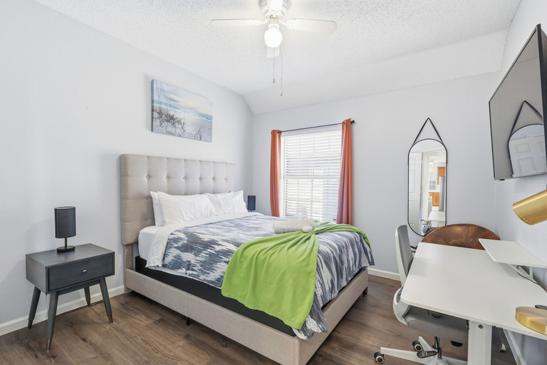 Room 4, Bright & Cozy 4BR Home, Collin