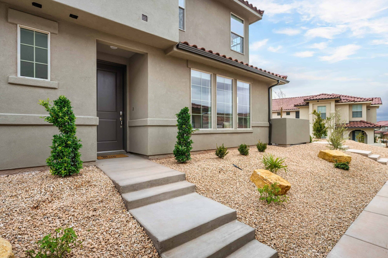 Exterior 2, Red Rock Adventures 4 Bedroom Townhouse, Washington