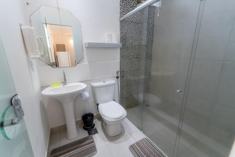 Bathroom, Viamar kitnet, Prado