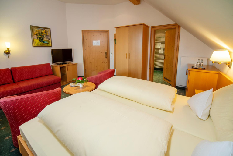 Bedroom 2, Landhotel Hoisl-Brau, Weilheim-Schongau