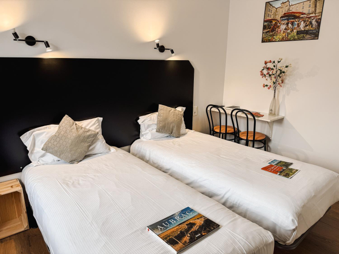 Bedroom 2, Hotel des Voyageurs, Aveyron