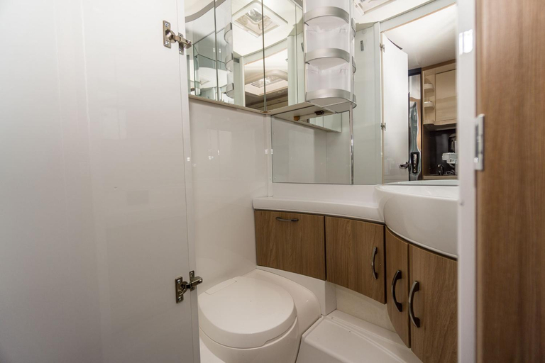 Bathroom 3, Urlaub im Wohnwagen - mitten im Wald, Vorpommern-Greifswald