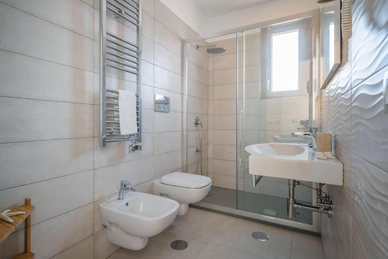 Bathroom 4, Villa La Pagaia, Napoli