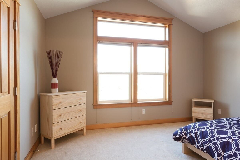 Room 2, Private Reserve 3 Bedroom Townhouse by RedAwning, Hood River