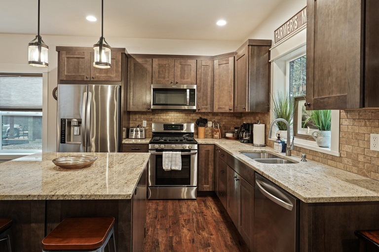 Private kitchen 2, Trails End 5 Bedroom Home by RedAwning, Deschutes