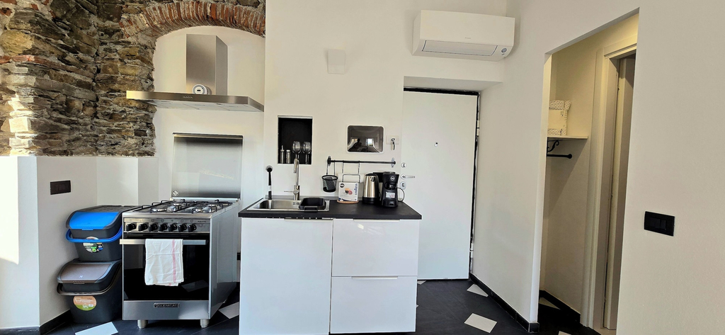 Private kitchen, The Pirate's Penthouse- Bluchalet, La Spezia
